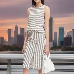 Banana Republic women’s size 10 striped tweed fringe pencil midi skirt.